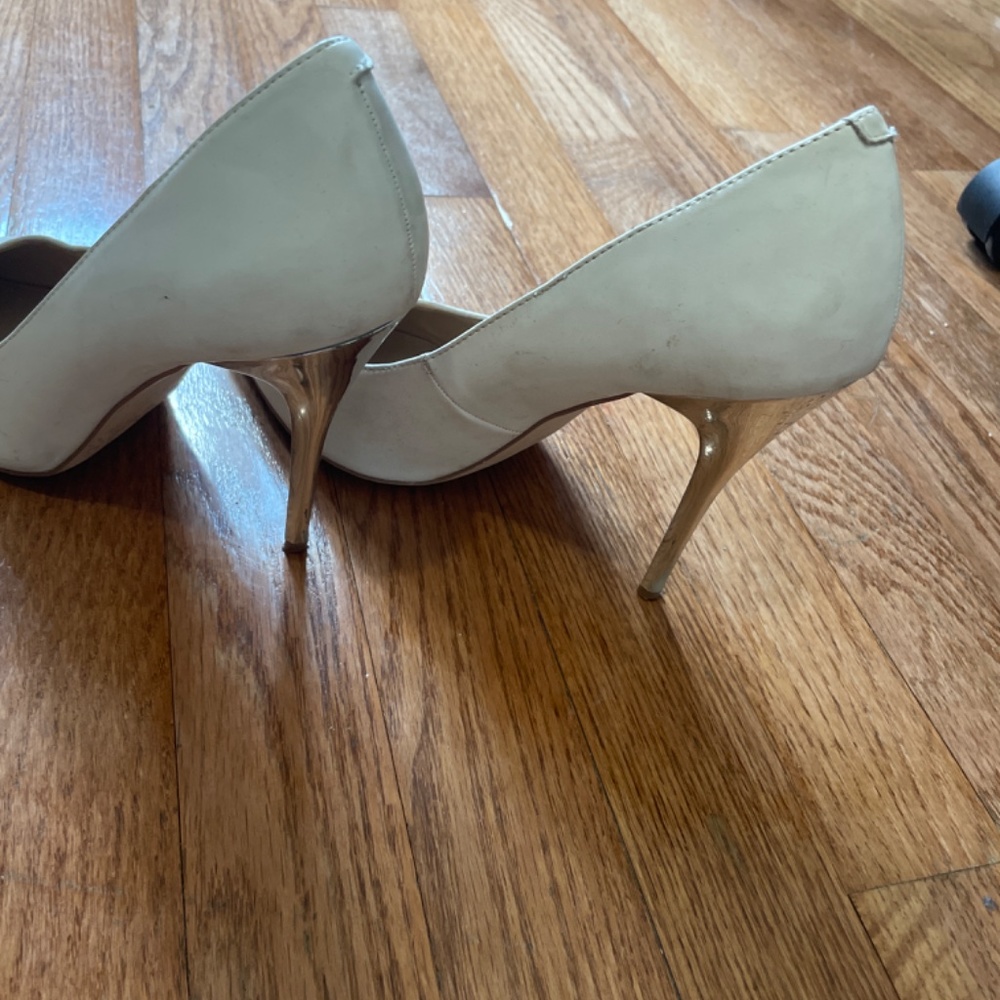 White heels - Picture 2 of 3